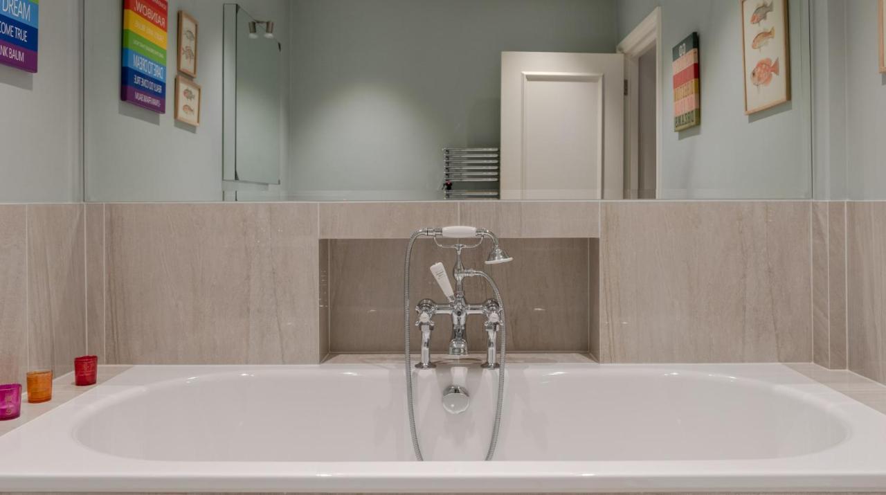 Joivy Elegant 3-bed Flat With Private Garden In Notting Hill, West