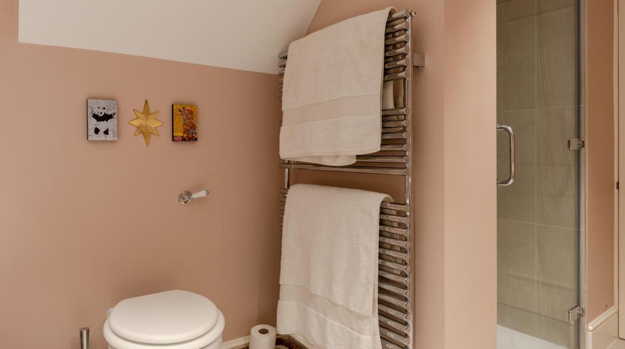 Joivy Elegant 3-bed Flat With Private Garden In Notting Hill, West London
